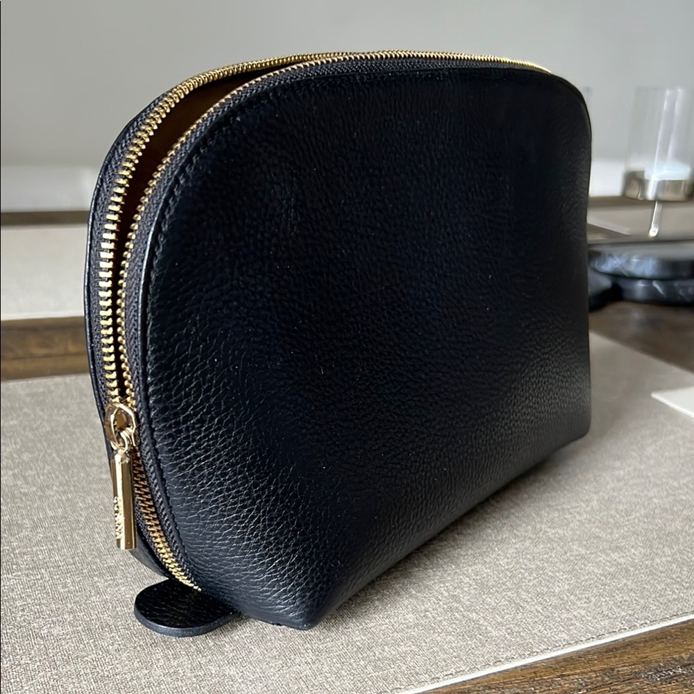 Cuyana black Cosmetic Pouch (Large).. Tan Leather Interior.